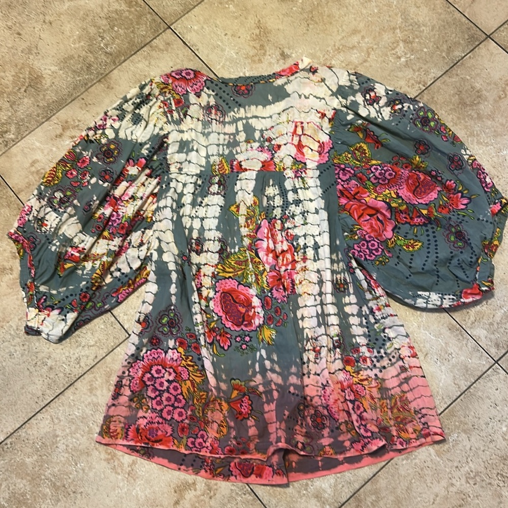 Tianello Multicolor Floral Blouse with Puff Sleeves - Picture 4 of 4